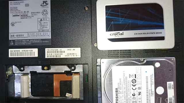 SSD換装中のノートパソコンの画像2